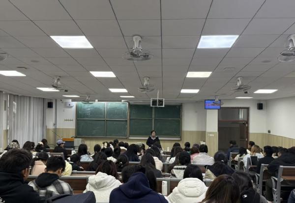 太阳集团tyc234cc召开平度校区学生工作服务组集体会议